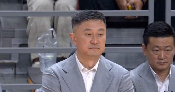 主动辞职？球迷喊下课，杜锋发声，做出意外决定，广东队官方表态